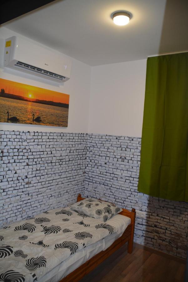 Kid Familia Panzio Balatonszarszo Bed & Breakfast Exterior photo