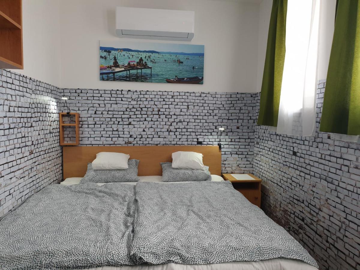 Kid Familia Panzio Balatonszarszo Bed & Breakfast Exterior photo