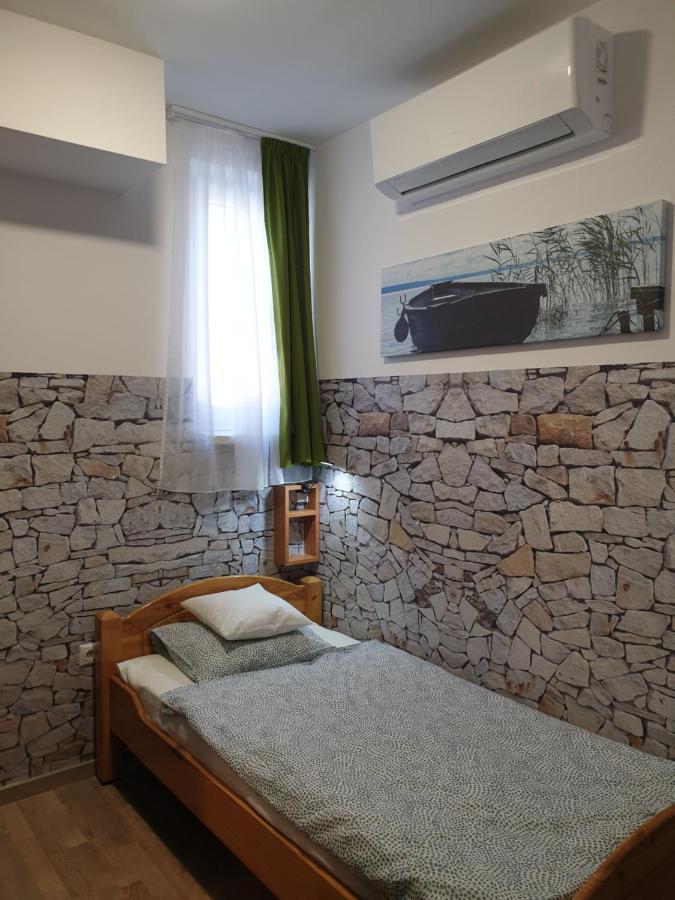 Kid Familia Panzio Balatonszarszo Bed & Breakfast Exterior photo