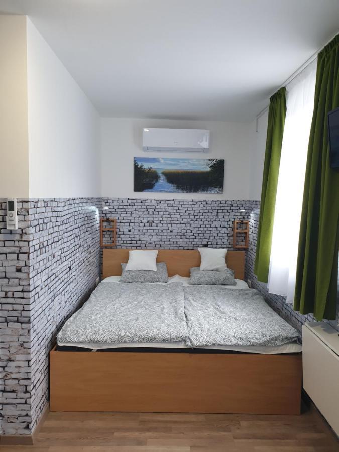 Kid Familia Panzio Balatonszarszo Bed & Breakfast Exterior photo